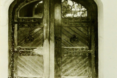 Drahthammer-Schlössl-Altbau-Ansicht-Eingangstüre